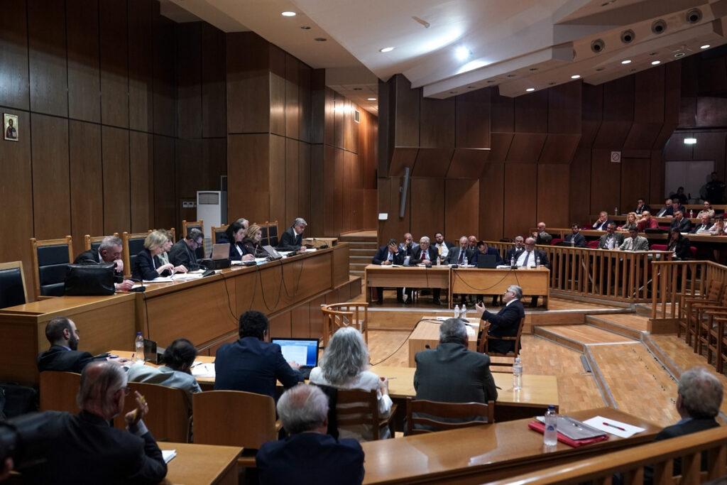 Η Χρυσή Αυγή από τα έδρανα στη φυλακή: Ενδείξεις προνομιακής μεταχείρισης;