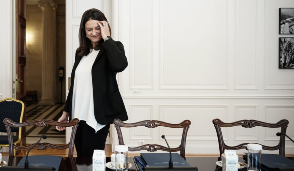 Κωστής Παπαϊωάννου VS Κεραμέως: Αν ο νεοφιλελευθερισμός είναι θρησκεία, η τηλεκπαίδευση είναι το Πάσχα της!