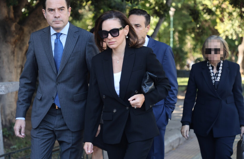 Στα δικαστήρια η Όλγα Κεφαλογιάννη για τα ασφαλιστικά μέτρα – «Είμαι εδώ για τα παιδιά μου» (Βίντεο)