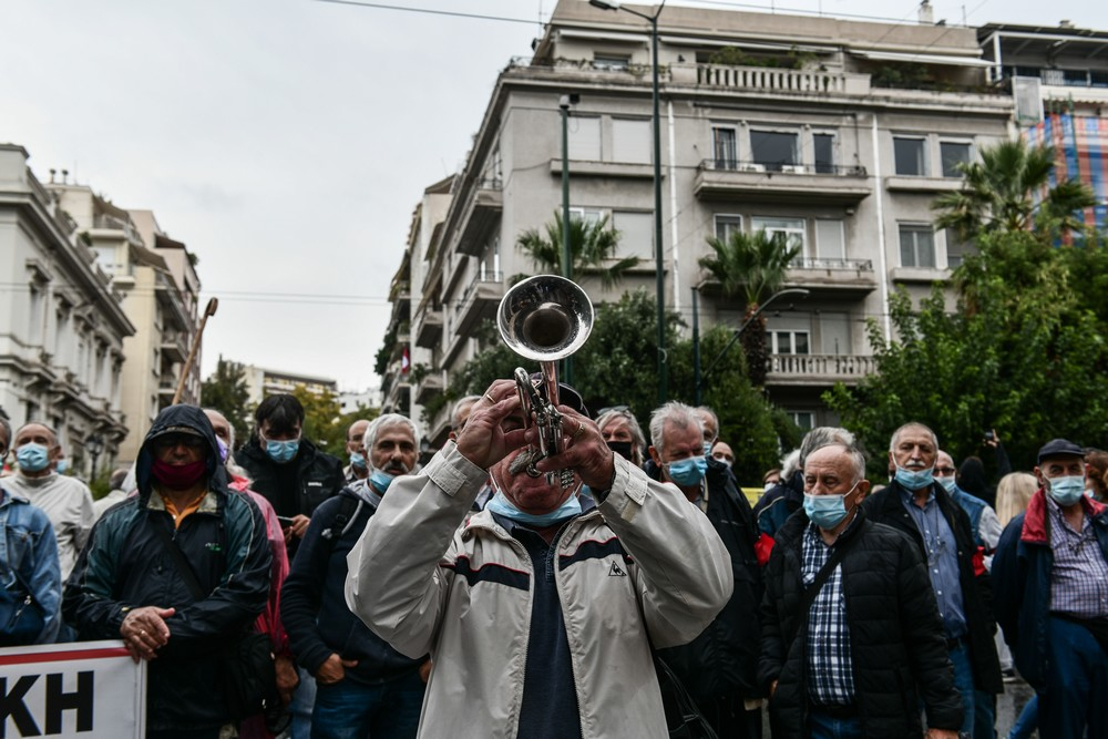 Το έκτακτο «μέρισμα» και οι φόβοι για επαναφορά… ΕΚΑΣ και ΑΤΑ