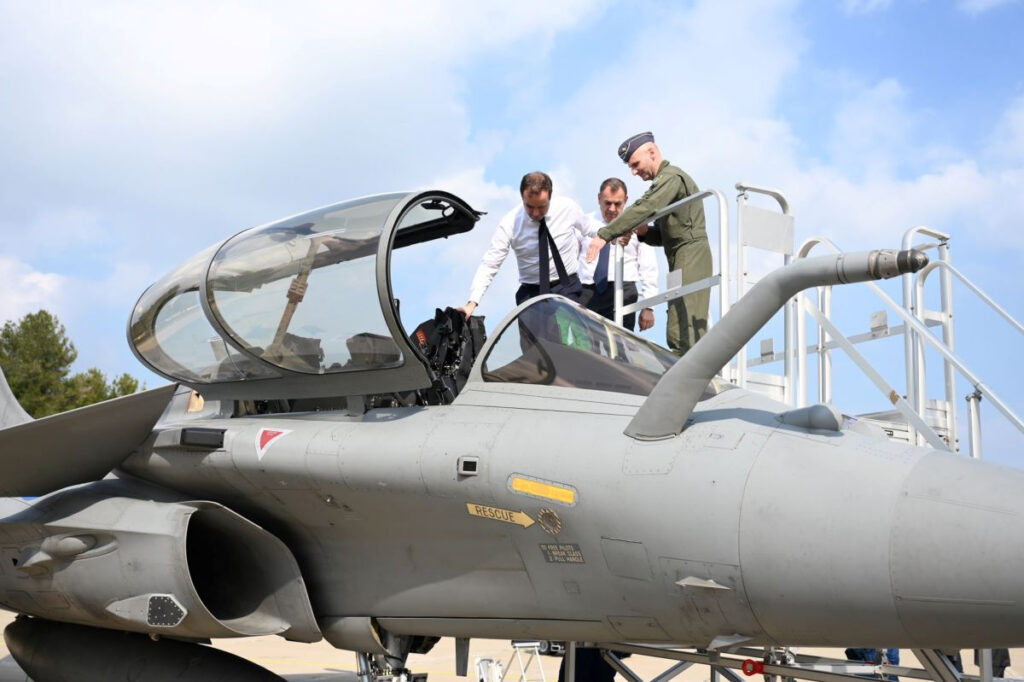 Αγόρασαν φρεγάτες και Rafale και τώρα είναι άοπλοι για την ακρίβεια