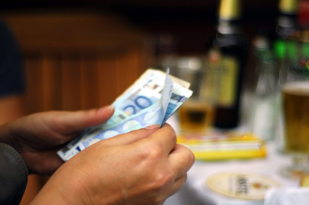 Αλλάζουν όλα στις πληρωμές με μετρητά – Το νέο όριο συναλλαγών