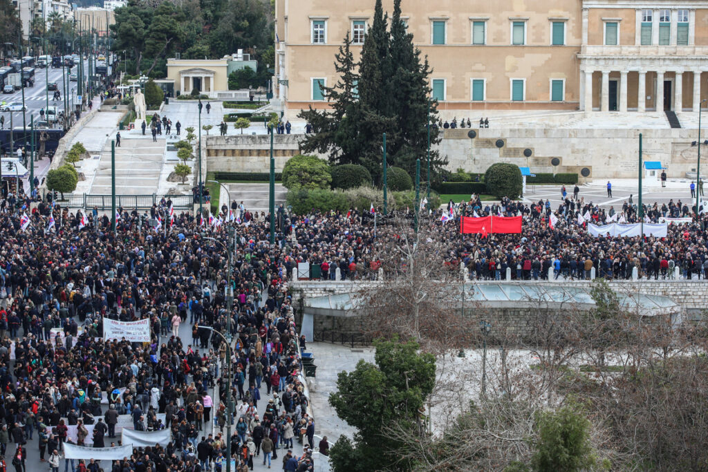 Απώλεια ακοής φωτορεπόρτερ από χειροβομβίδα κρότου λάμψης της ΕΛΑΣ – Η καταγγελία