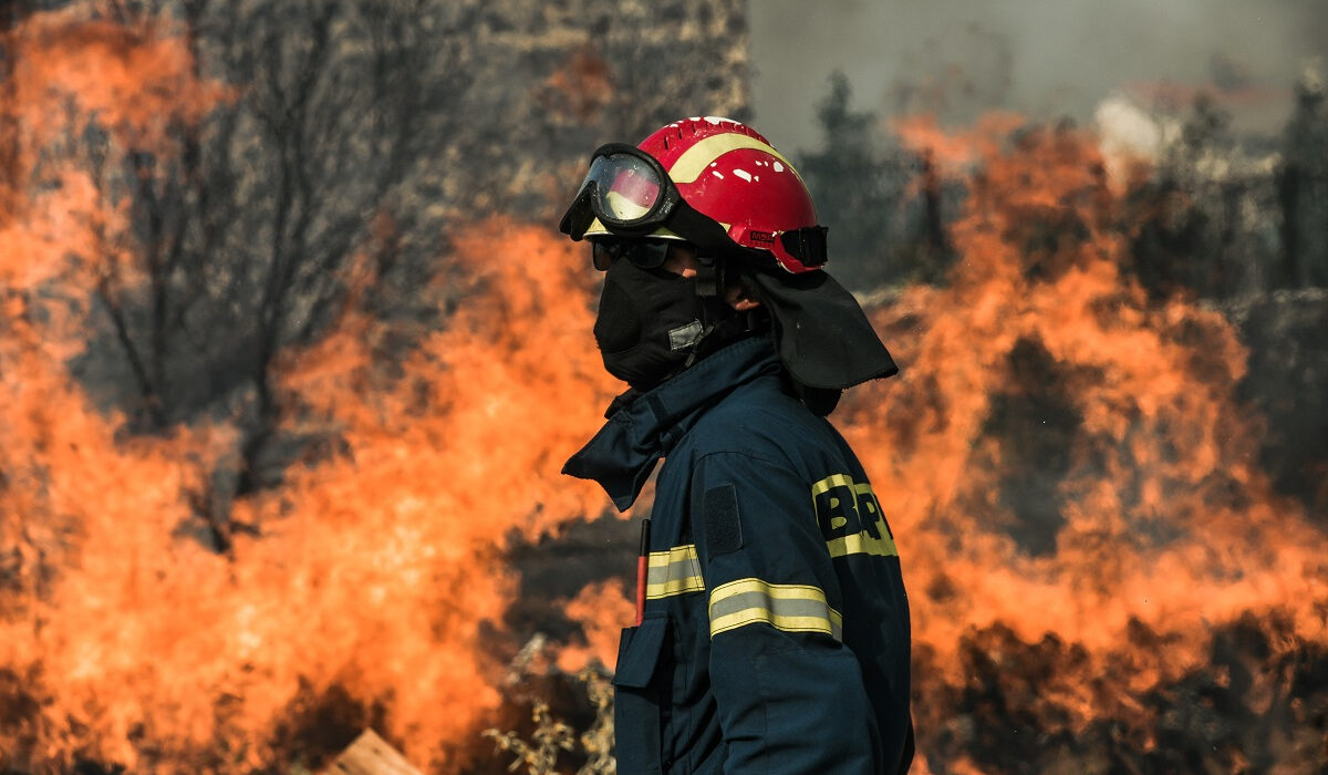 Συναγερμός για πυρκαγιές και στην Αττική το Σάββατο – Ο χάρτης με όλες τις περιοχές