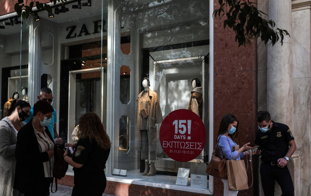 Νέα μέτρα: Τι ώρα ανοίγουν και κλείνουν τα μαγαζιά από 22/11