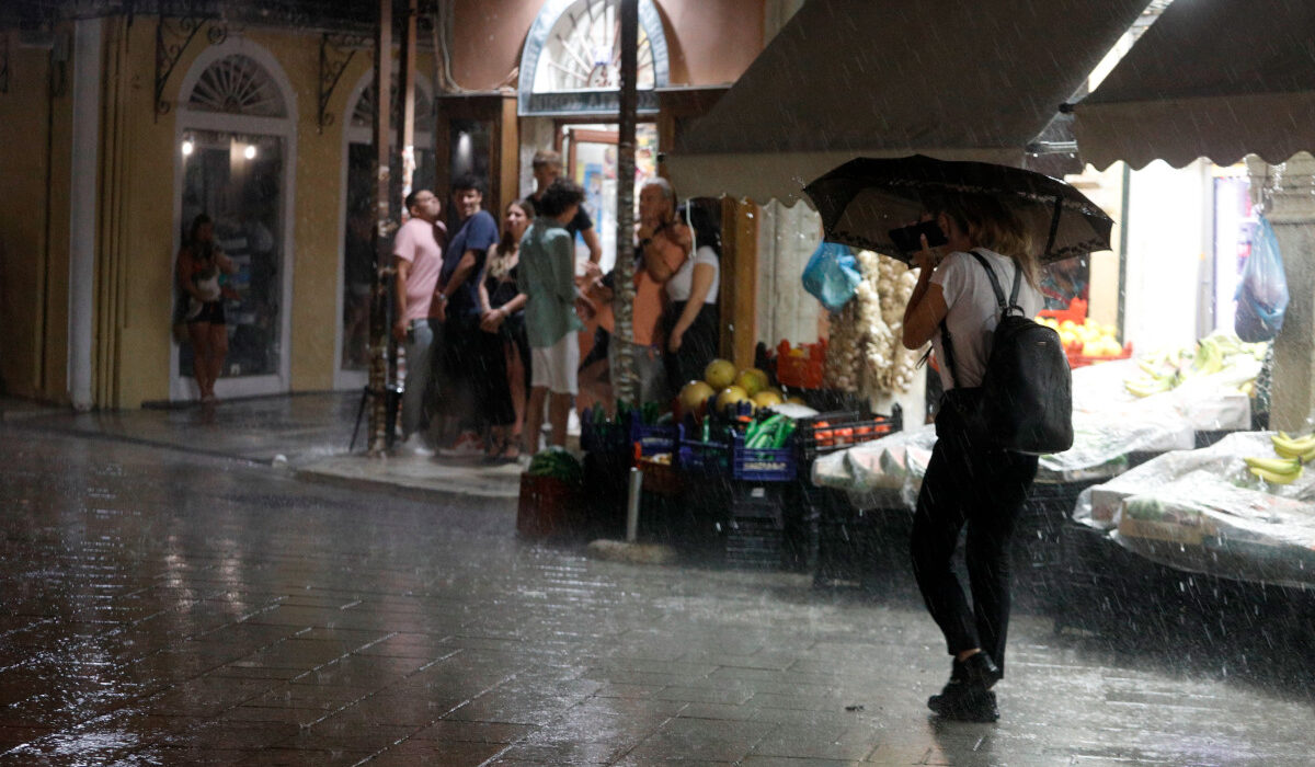 Σάκης Αρναούτογλου: Προειδοποίηση για έντονες καταιγίδες απόψε – Προσοχή σε 3 περιοχές