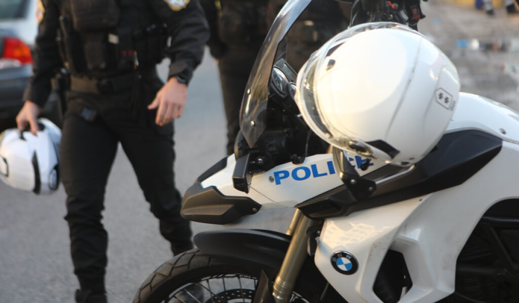 Νέα Φιλαδέλφεια: Ληστές απείλησαν με περίστροφο υπάλληλο βενζινάδικου – Έφυγαν με τις εισπράξεις