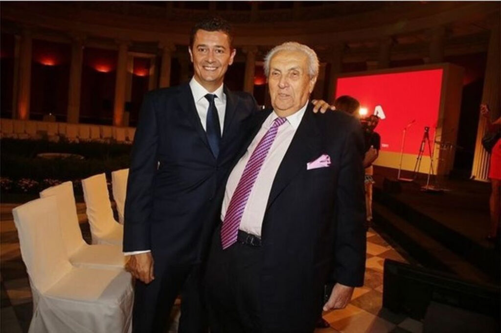 Αντώνης Σρόιτερ: Ο αποχαιρετισμός του άνκορμαν του Alpha στον Δημήτρη Κοντομηνά