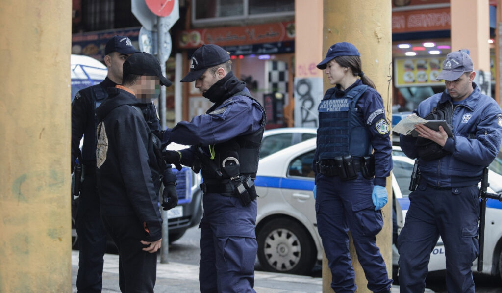 Εξάρχεια: Μία σύλληψη και 10 προσαγωγές σε νέα επιχείρηση της ΕΛΑΣ