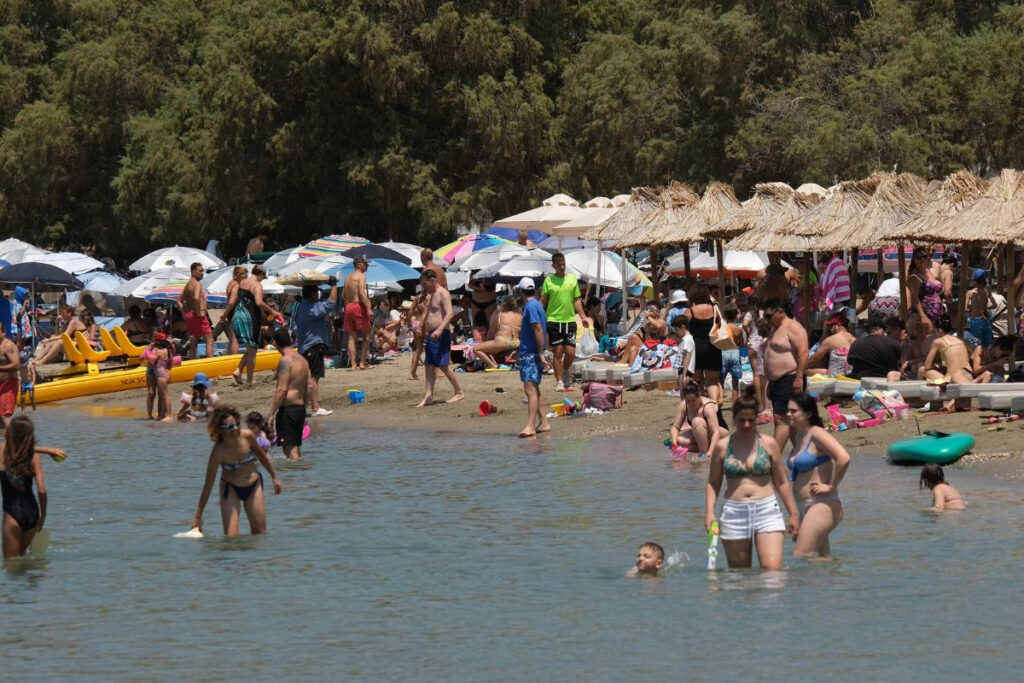 Ανατροπή με τον καύσωνα: Ο Αύγουστος θα έρθει με βροχές