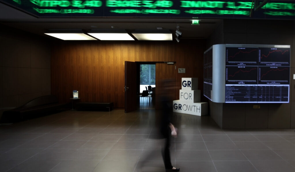 Στις αγορές ξανά η Ελλάδα με νέο 10ετές ομόλογο