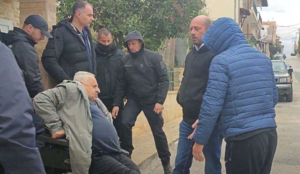 Χαλκιδική: Πέταξαν ξανά στον δρόμο τον 82χρονο με αναπηρία – «Δεν έχω πού να πάω»