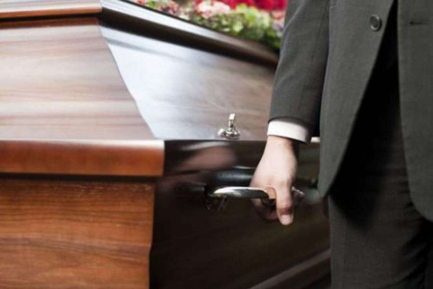 Φρίκη: Νεκρή σηκώθηκε από το φέρετρο λίγο πριν… την αποτέφρωση