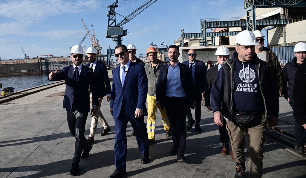 Αυτοψία Γεωργιάδη στα Ναυπηγεία Ελευσίνας: «Περισσότερα πλοία, περισσότερες θέσεις εργασίας»