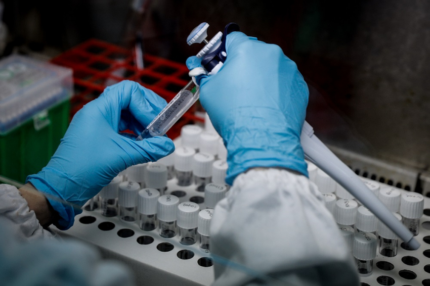 Τι συμβαίνει με το εμβόλιο Pfizer/BioNTech και τη μετάλλαξη κορονοϊού