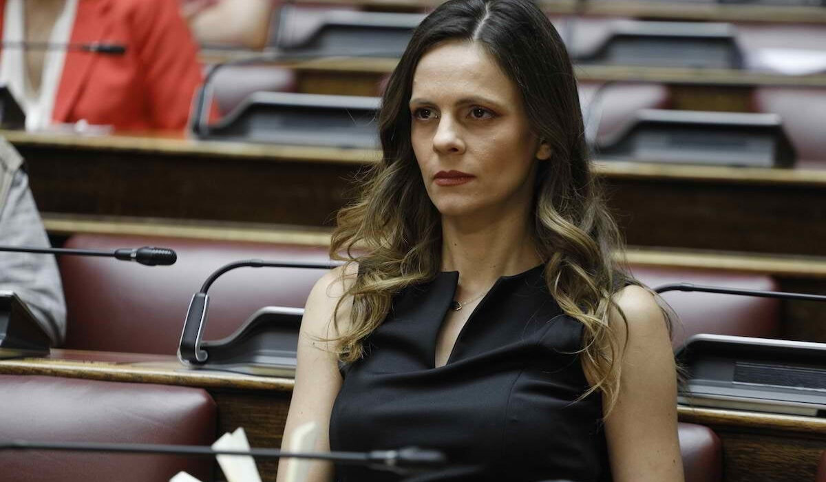 Αχτσιόγλου: Χιλιάδες πολίτες ταλαιπωρούνται στην Εθνική οδό Αθηνών Κορίνθου