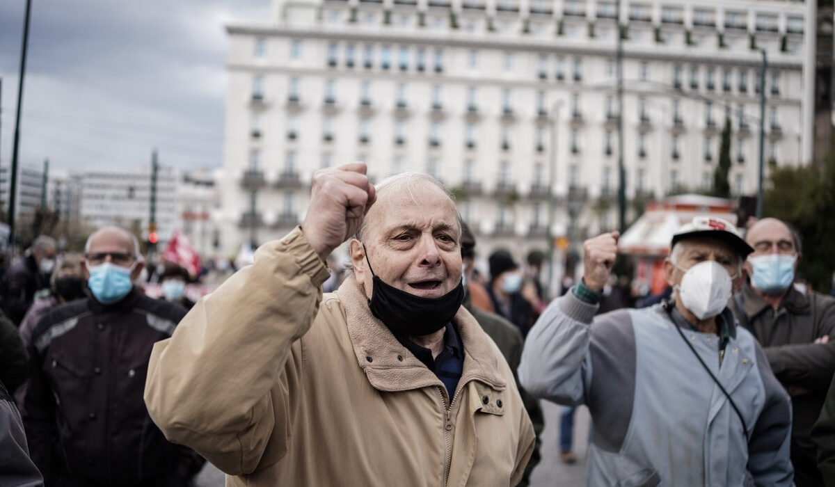 Ποιοι συνταξιούχοι μένουν με την… στυφή γεύση των «αυξήσεων» σε κέρματα