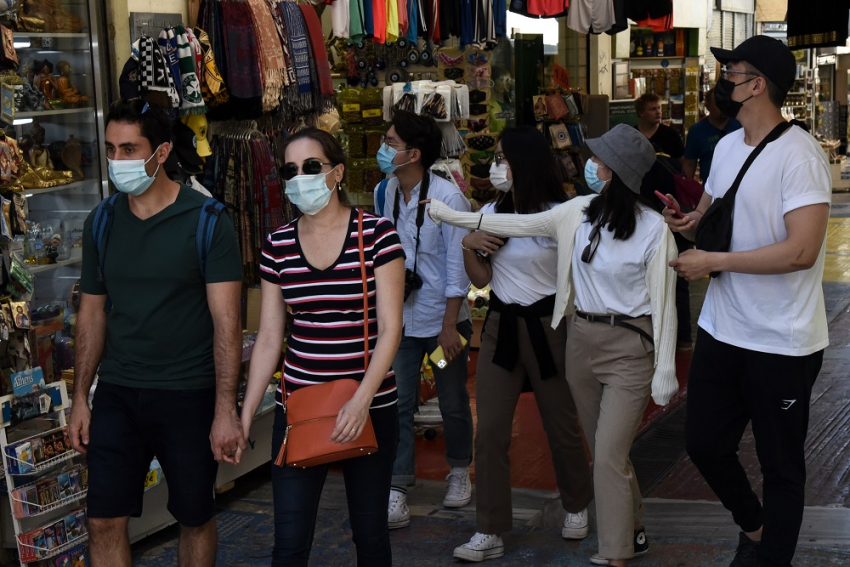 Σκέψεις για μάσκα παντού ακόμη και στις «κίτρινες» περιοχές