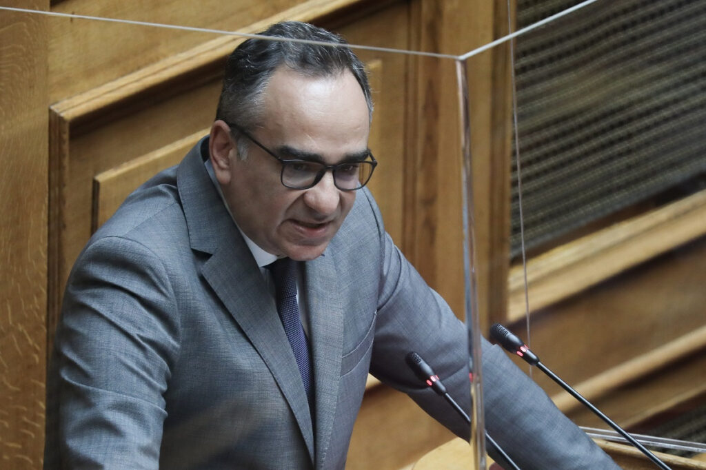 Ομολογία Κοντοζαμάνη ότι η κυβέρνηση νομοθετεί χωρίς σχέδιο