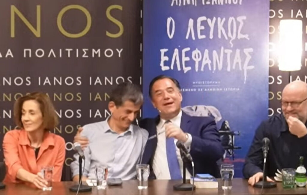 «Κολλητοί» Άδωνις και Καρανίκας – Αγκαλιές και φιλοφρονήσεις