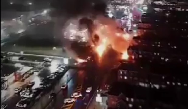 Φιλαδέλφεια: Νεκροί οι επιβάτες του τζετ, φόβοι για θύματα και στο έδαφος – Συγκλονιστικές εικόνες από τη συντριβή (Βίντεο)