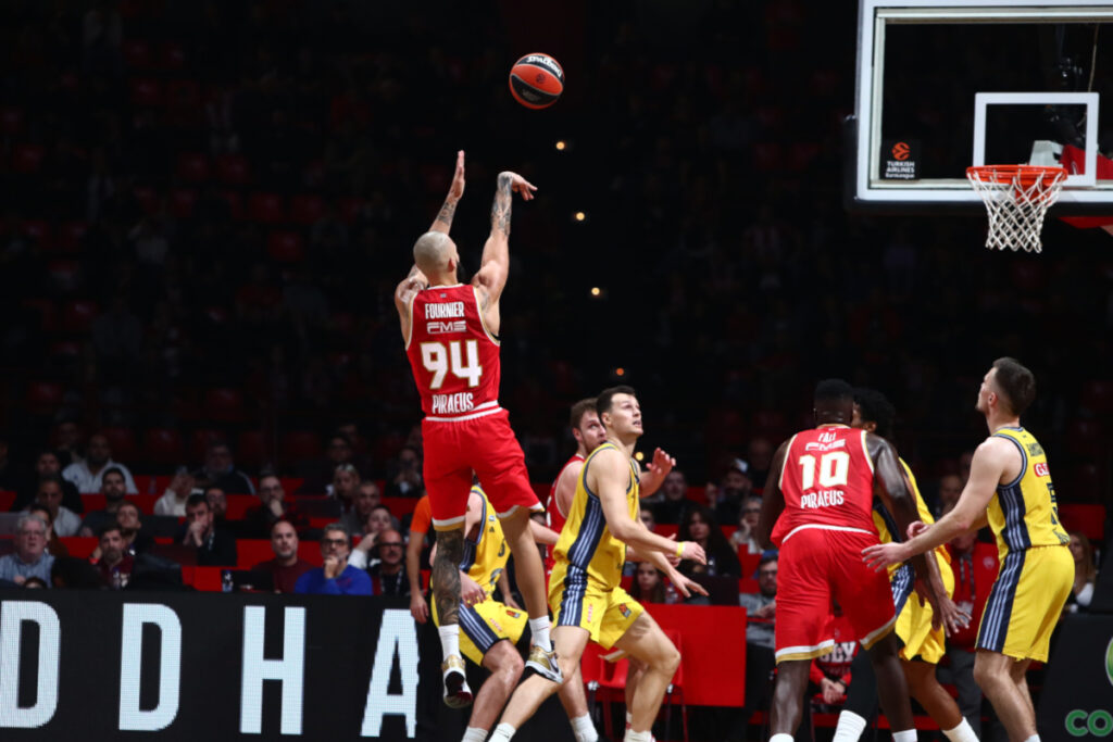 Ολυμπιακός – Άλμπα Βερολίνου 90-85: Έκανε τα εύκολα δύσκολα, αλλά είχε σωτήρα Φουρνιέ