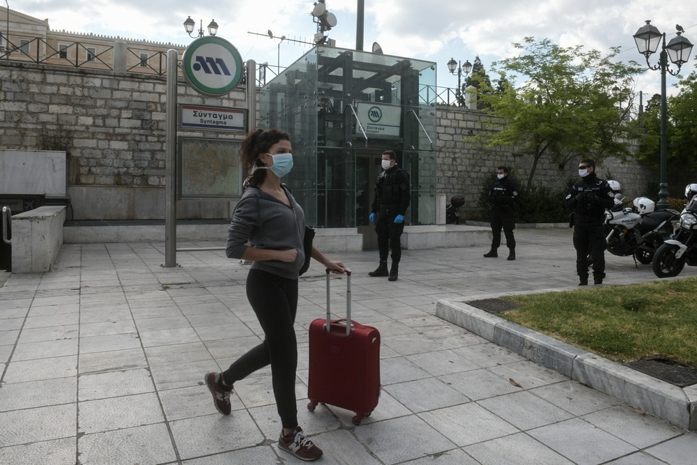 Μάσκες στο γραφείο: Τι αλλάζει από σήμερα Δευτέρα 3 Αυγούστου, πού είναι υποχρεωτική