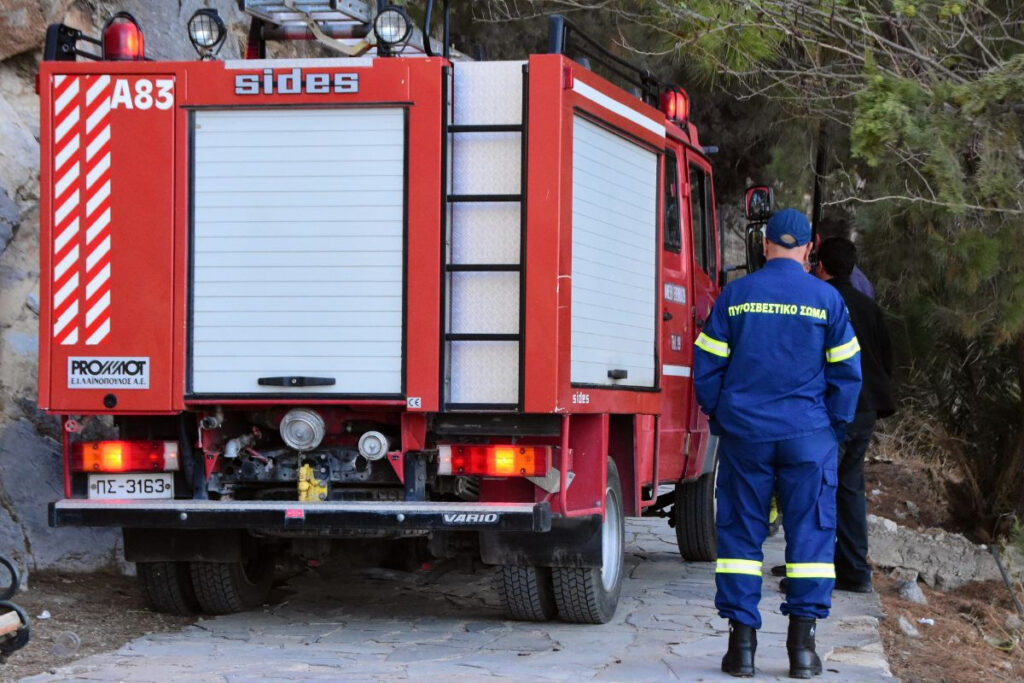 Φωτιά σε διαμέρισμα στον Πειραιά: Καπνοί στην περιοχή