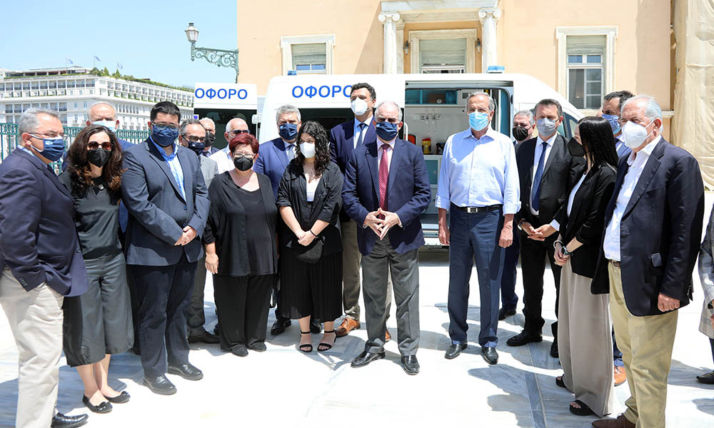 Δωρεά ασθενοφόρου στο Κέντρο Υγείας Πύλου στη μνήμη του γιατρού της Βουλής