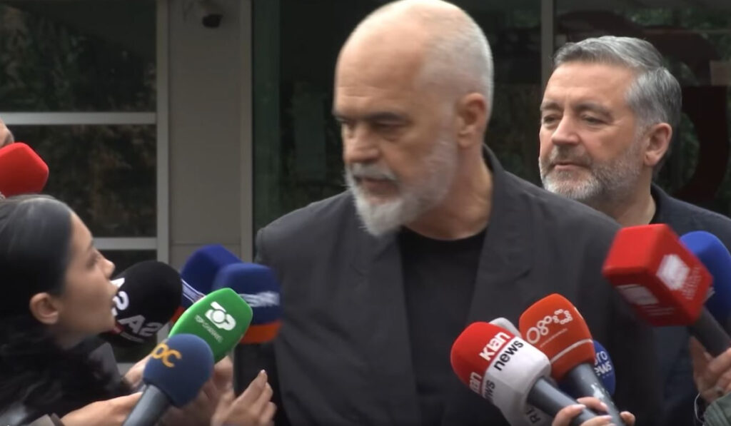 «Δεν με τρομάζει, δεν με αγγίζουν οι προσβολές του» – Η απάντηση της δημοσιογράφου για το σπρώξιμο του Έντι Ράμα