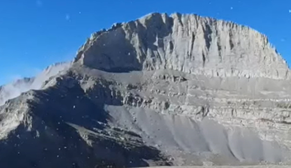 Έπεσαν τα πρώτα χιόνια στον Όλυμπο (ΒΙΝΤΕΟ)