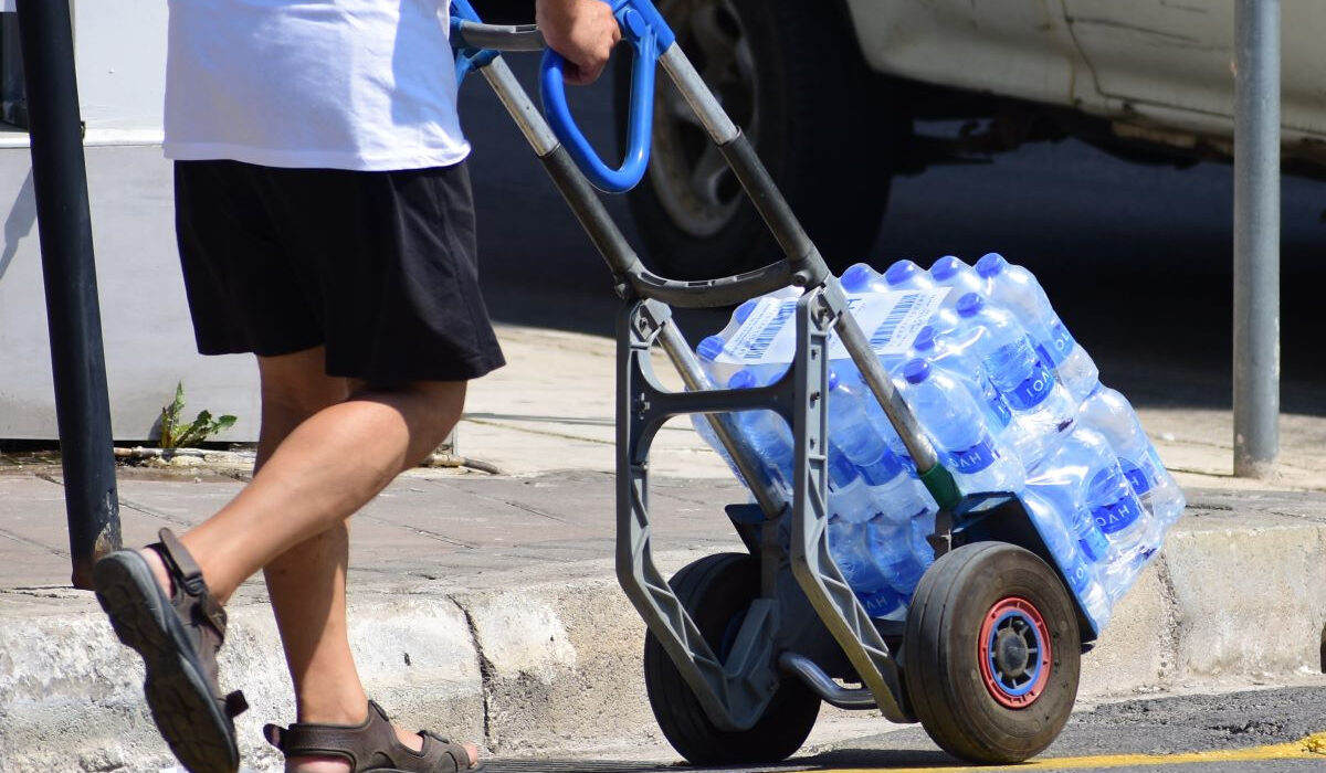 Πωλούσαν το νερό «χρυσάφι»: Πρόστιμα 110.000 ευρώ για αισχροκέρδεια