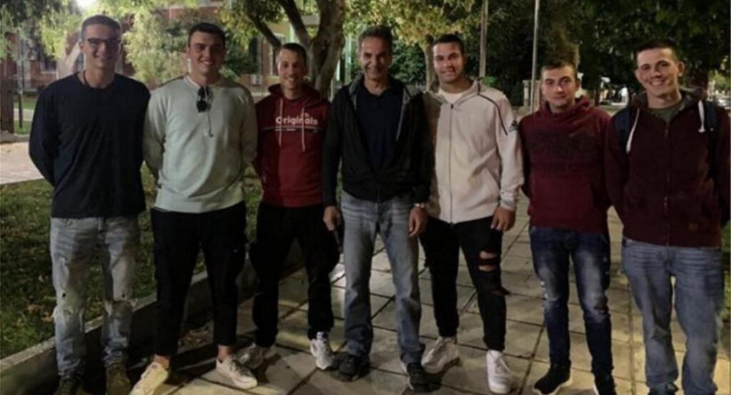 Κυριάκος Μητσοτάκης: Με τον γιο του και την «σειρά» του χθες το βράδυ στον Έβρο