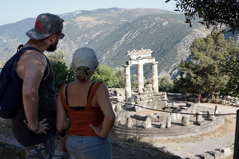 Κομισιόν για Τουρισμό: Σταδιακό άνοιγμα συνόρων, αυστηρά μέτρα σε μεταφορές – ξενοδοχεία, εθελοντικά vouchers