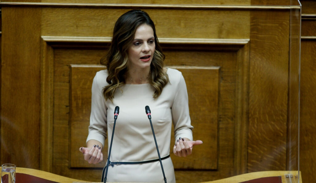 Αχτσιόγλου: Η κυβέρνηση νίπτει τας χείρας της στο αδιέξοδο των πολιτών