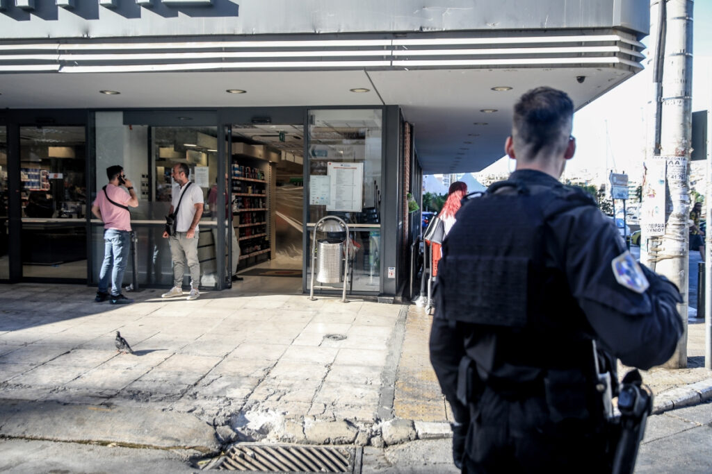 Πειραιάς: Μέσα στο σούπερ μάρκετ η φονική συμπλοκή με έναν νεκρό και έναν τραυματία (Εικόνες)