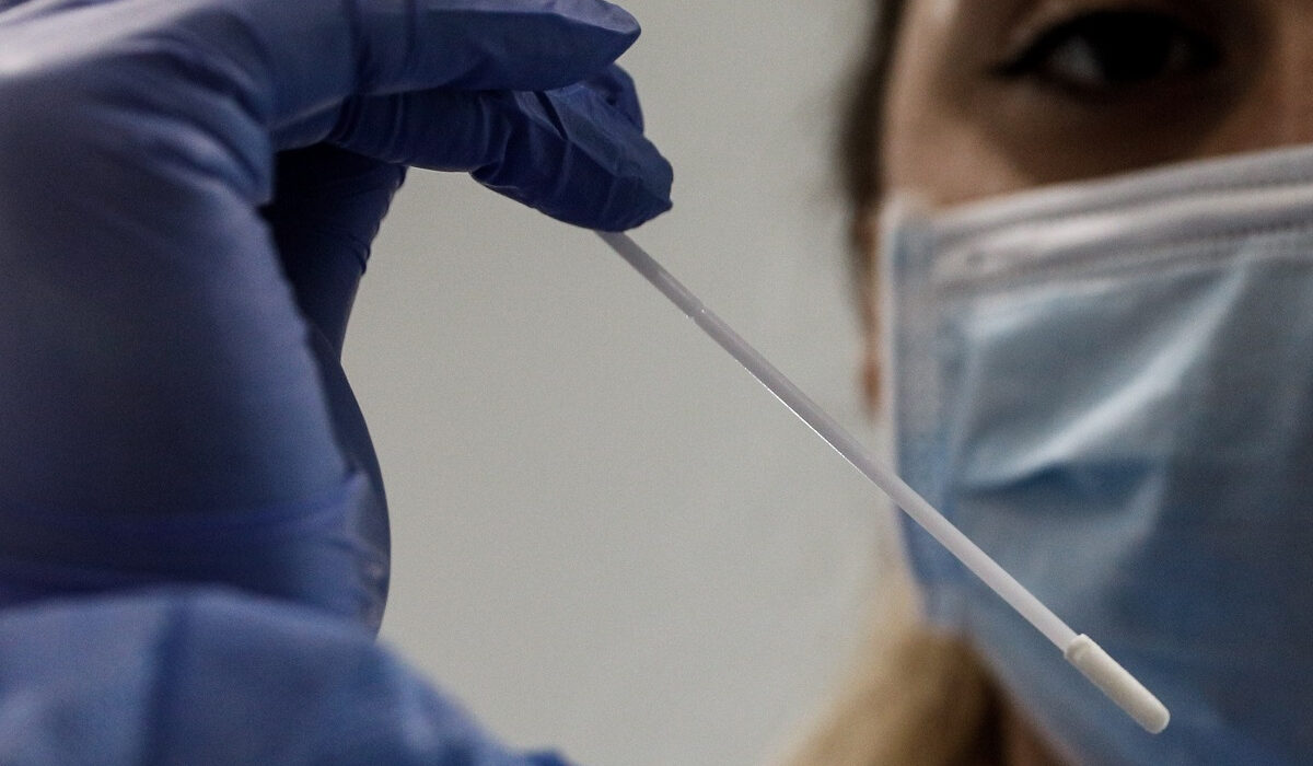 Rapid test για ανεμβολίαστους εργαζόμενους: Οι νέες δηλώσεις στο ΕΡΓΑΝΗ
