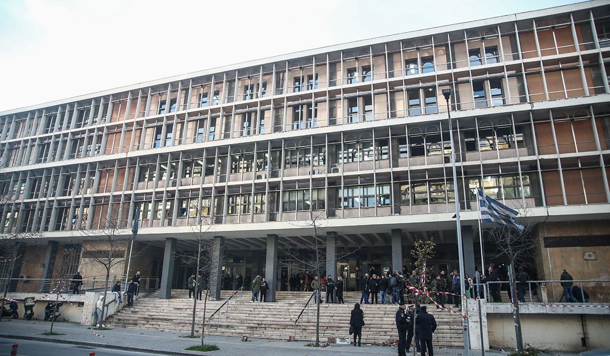 Άλκης Καμπανός: Συνεχίζεται σήμερα η αγόρευση της εισαγγελέως – «Έδειξε» ενοχή και για τους 12 κατηγορούμενους