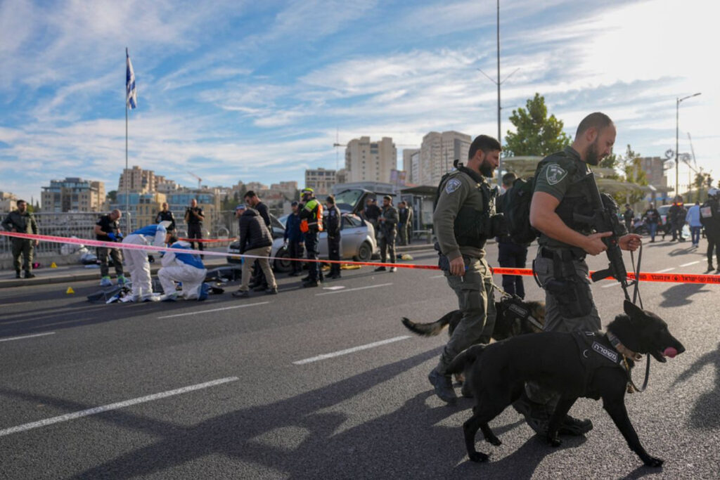 Επίθεση στην Ιερουσαλήμ: Τρεις νεκροί από πυρά – Άνοιξαν πυρ σε στάση λεωφορείου (βίντεο)