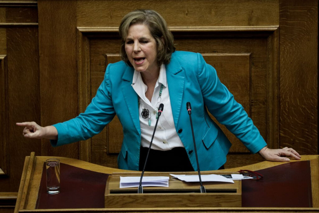Εύη Χριστοφιλοπούλου: Ο άνθρωπος όλων των Προέδρων – Από τον Σημίτη και τον ΓΑΠ στην «αγκαλιά» του Κυριάκου