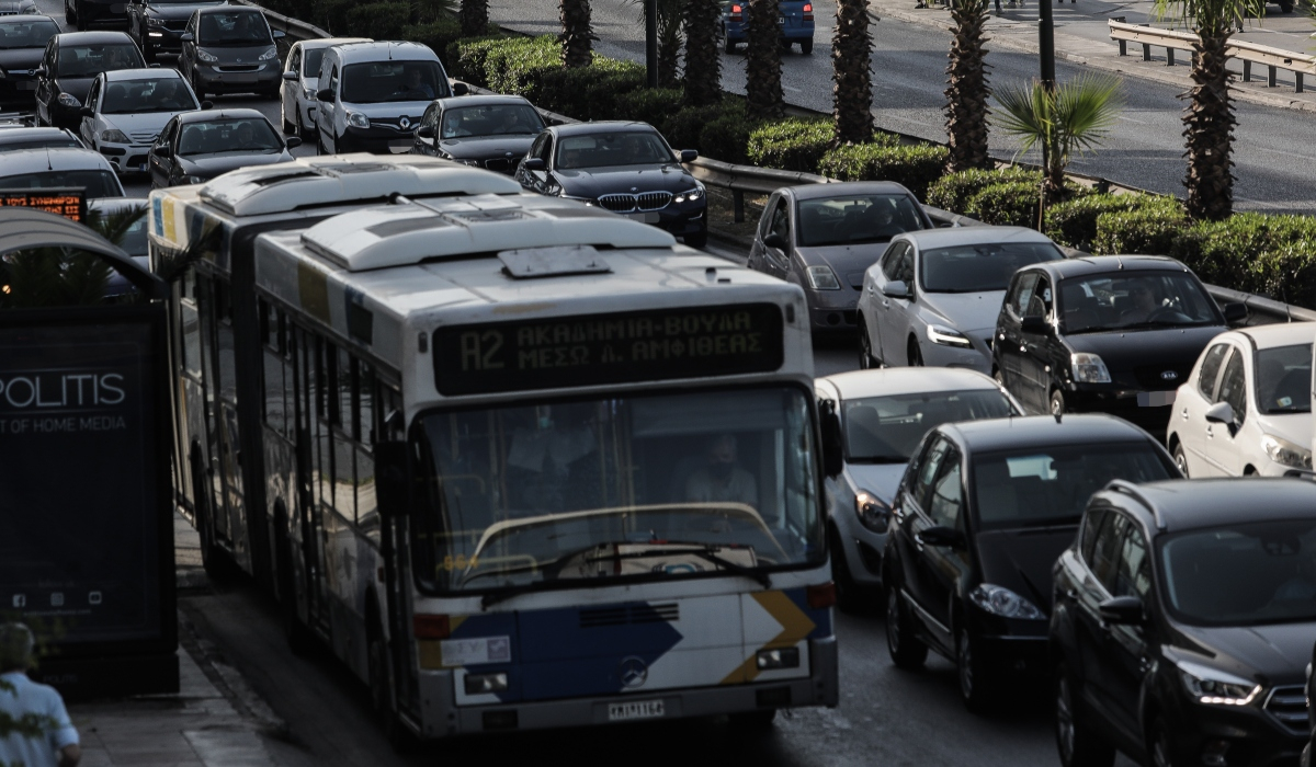 Τροχαίο στην παραλιακή Ποσειδώνος: Ανατροπή ΙΧ στο ύψος του ΚΠΙΣΝ