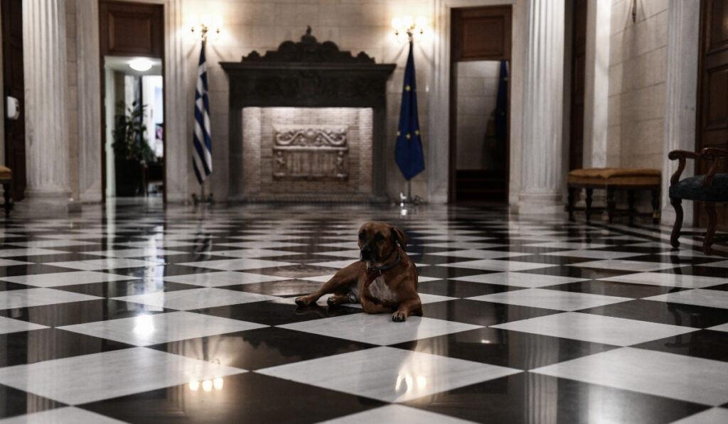 Αθόρυβος ανασχηματισμός στο Μαξίμου