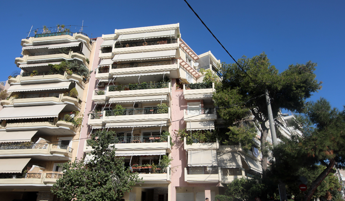 Νέα Σμύρνη: Γνωστός στιχουργός ο πατέρας του 18χρονου αδελφοκτόνου