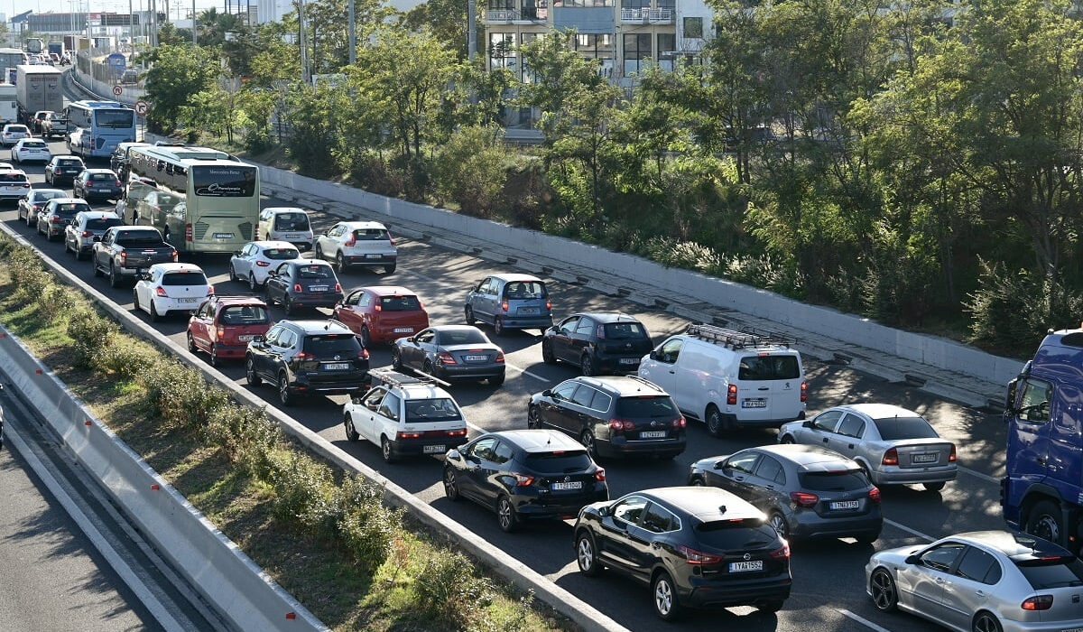 Κίνηση στους δρόμους: Ουρές χιλιομέτρων στον Κηφισό λόγω τροχαίου