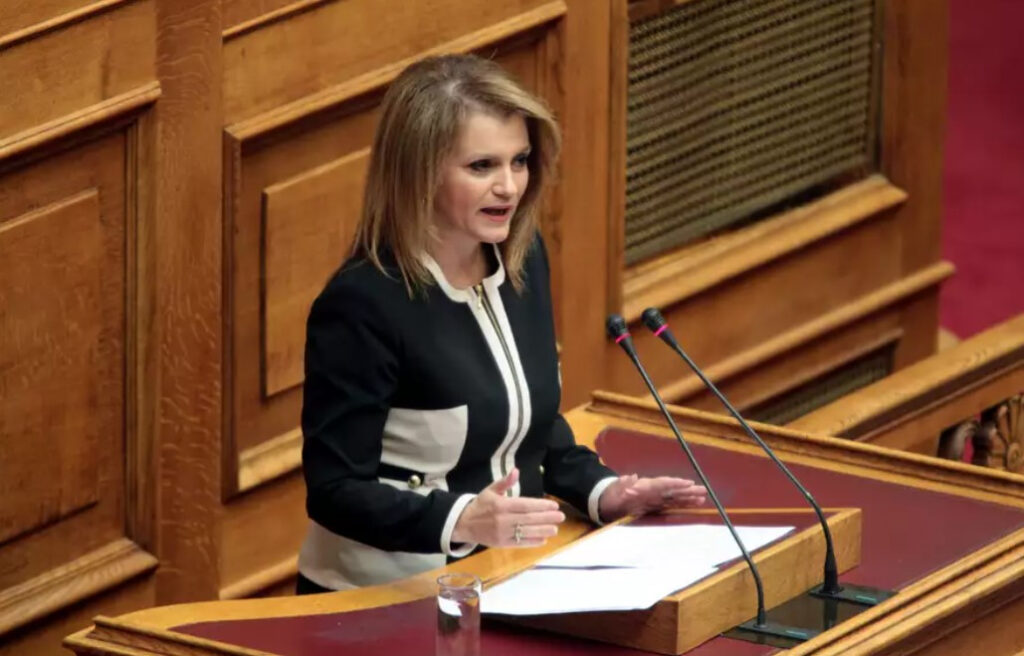 Φοβήθηκε μήπως ο γιος της φέρει ξένη νύφη!