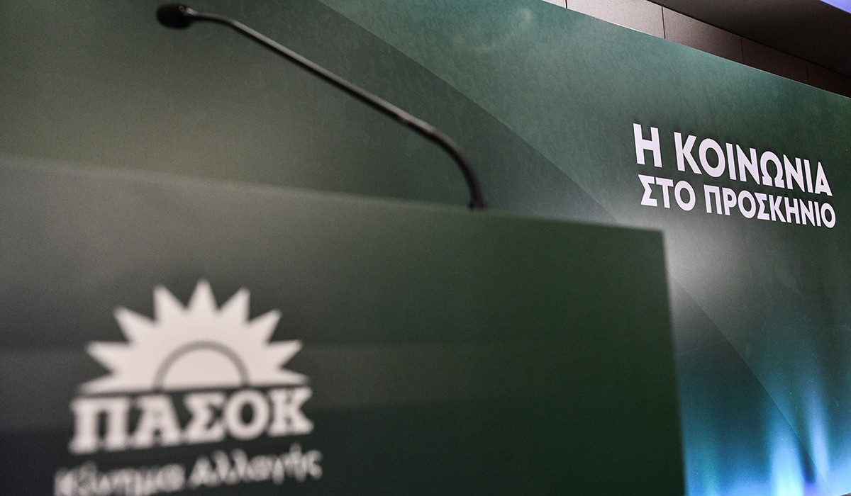 ΠΑΣΟΚ: Η κυβέρνηση συμφωνεί με τον κ. Παπαδημητρίου ότι η Ελλάδα είναι ξέφραγο αμπέλι;