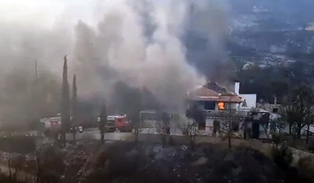 Ύφεση των πυρκαγιών σε Βασιλίτσι, Βλαχόπουλο στη Μεσσηνία και Καστανιά Λακωνίας