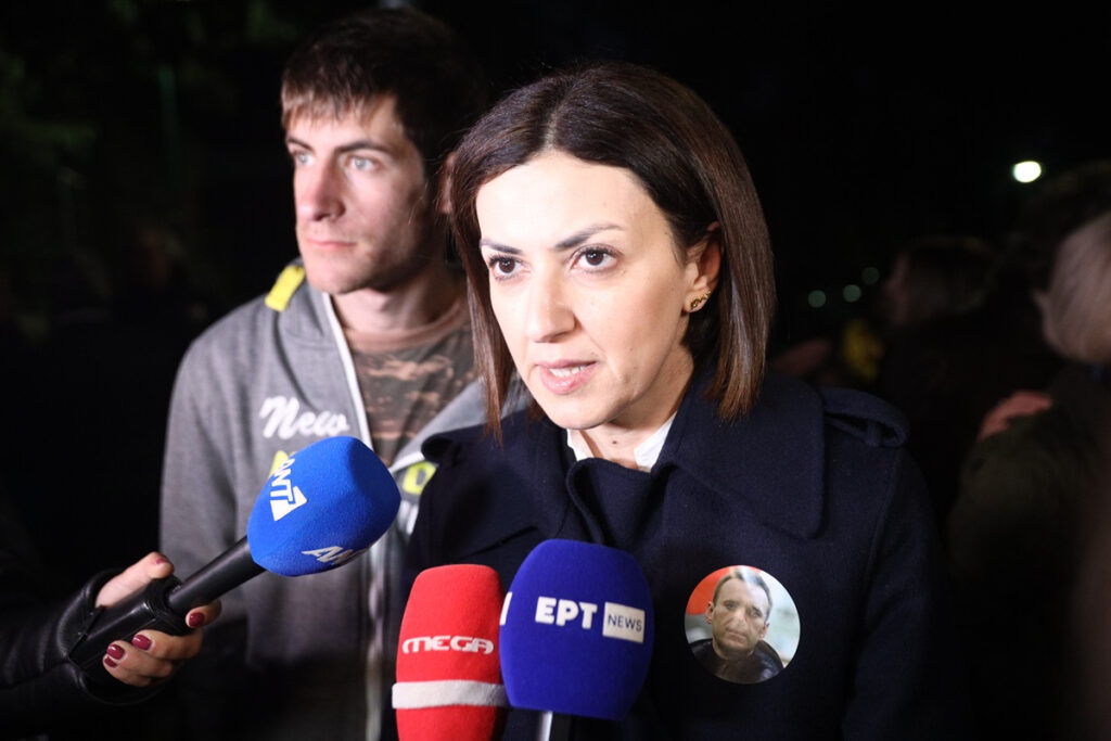 «Εφημερία» στην πρεσβεία και όχι στα κέντρα υγείας