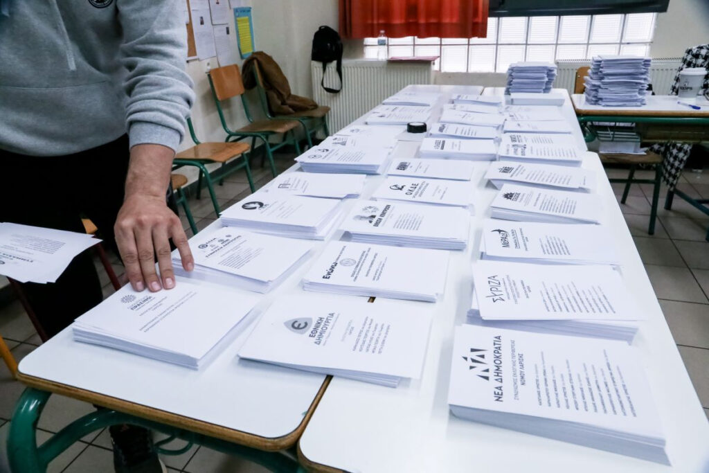 Δημοσκόπηση MRB για το OPEN: Τι απαντούν οι αναποφάσιστοι για ΝΔ και ΣΥΡΙΖΑ