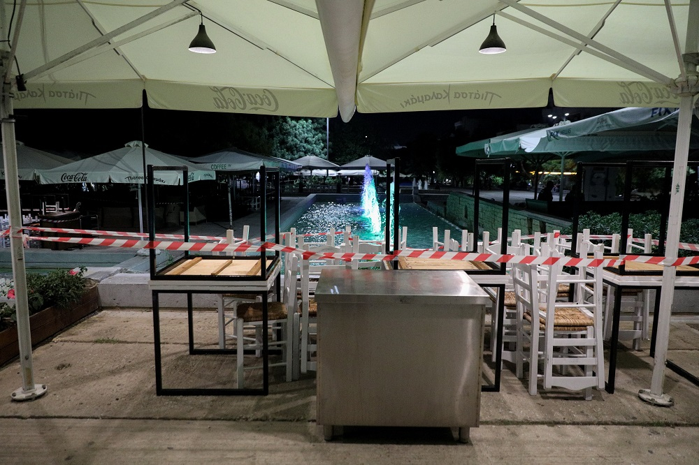 Παράταση ασφαλιστικών εισφορών, αναστολής εργασίας, ενίσχυση καλλιτεχνών
